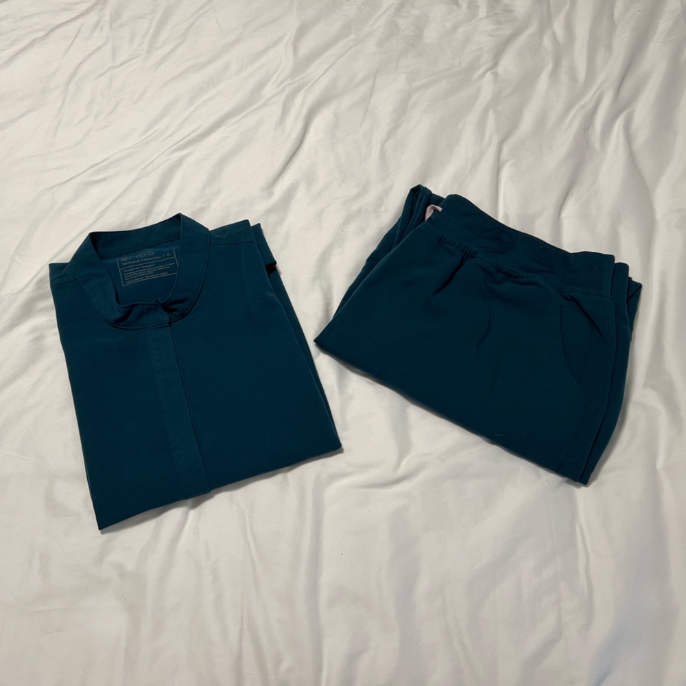 FIGS Scrub Set in Caribbean Blue - Top XL, Pants XXL